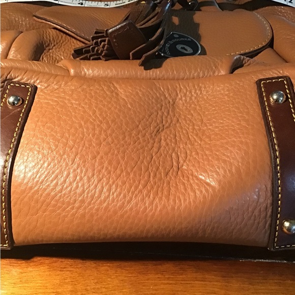 Woman’s Dooney and Bourke shoulder bag R - Picture 4 of 12